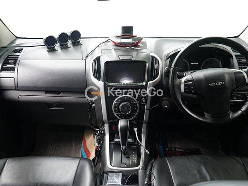 2024 Isuzu D-Max V-Cross for rent in Multan, photo 3